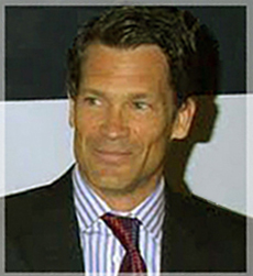 Louis Moore Bacon is an American global macro trader and a hedge fund manager...